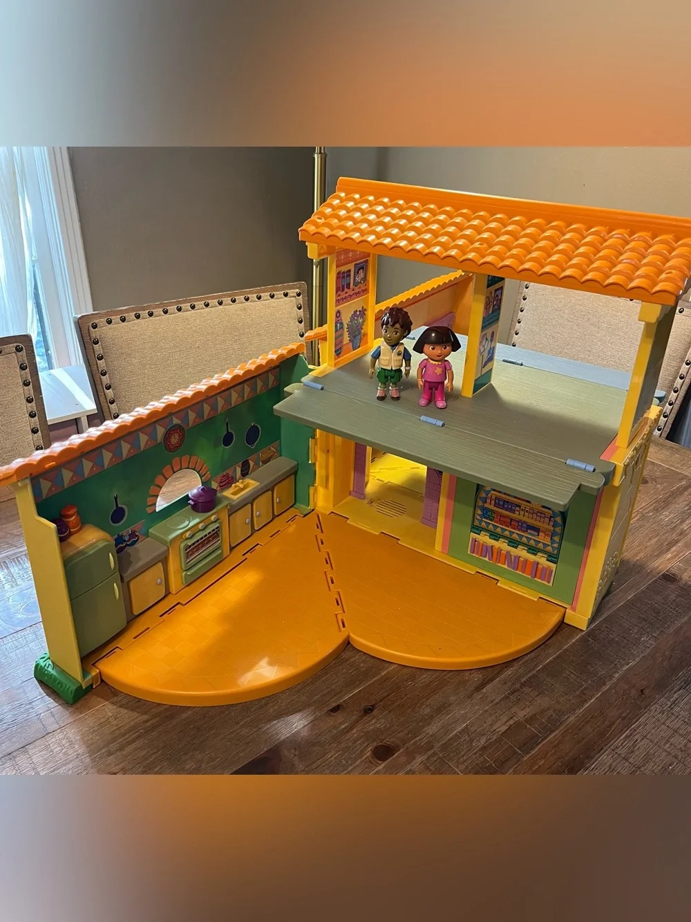 2003 Dora the explorer talking Playhouse with Figures